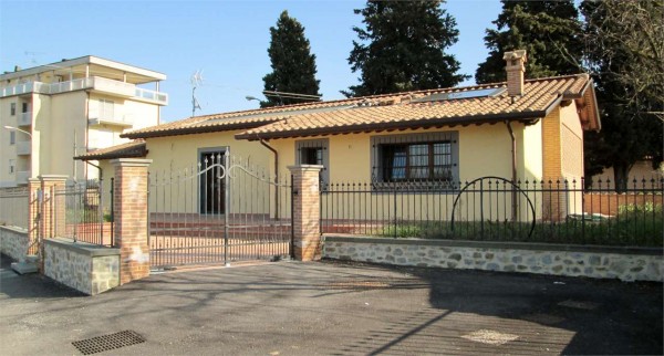 Casa indipendente in affitto a Perugia, Ponte Pattoli, Con giardino, 110 mq.
